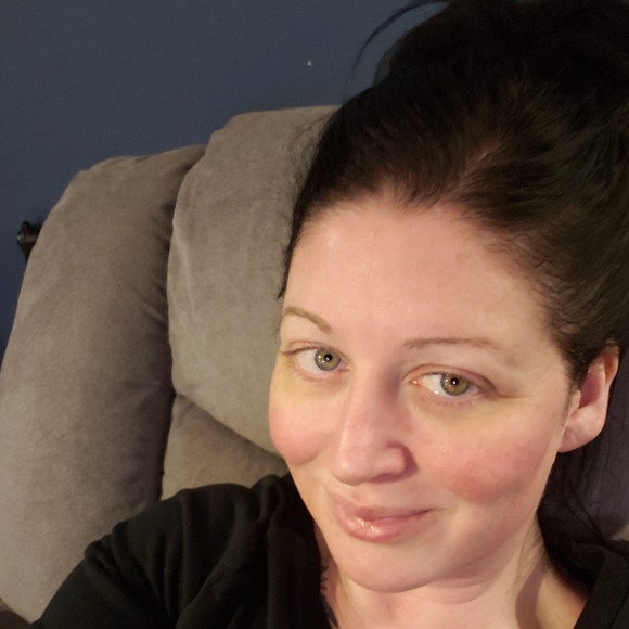 Meet your Posher, Cassandra - Picture 1 of 1